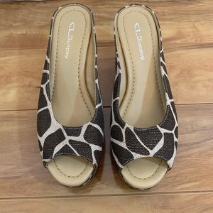 Giraffes Print Chinese Laundry Wedges